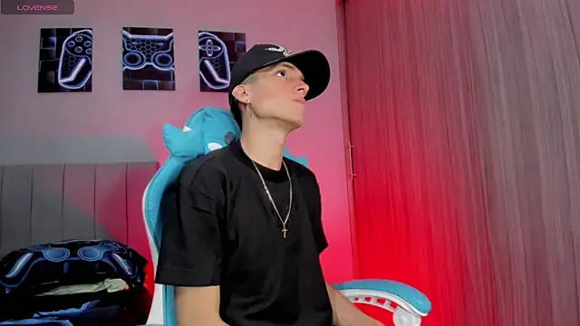 Snapshot of jake_and_joaquin chatting on 09.19.25 jake and joaquin online show from 09.19.25