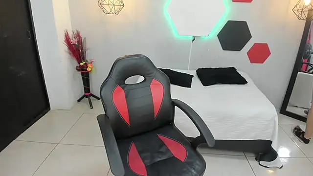 Snapshot of martinaclark chatting on 02.09.25 martinaclark online show from 02.09.25