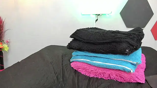 Snapshot of martinaclark chatting on 02.12.25 martinaclark online show from 02.12.25