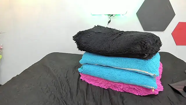 Snapshot of martinaclark chatting on 02.12.25 martinaclark online show from 02.12.25