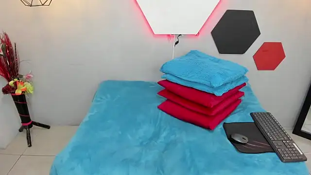 Snapshot of martinaclark chatting on 02.16.25 martinaclark online show from 02.16.25