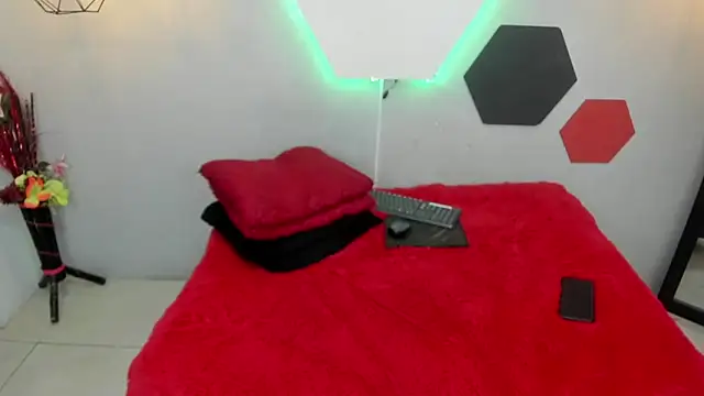 Snapshot of martinaclark chatting on 02.27.25 martinaclark online show from 02.27.25