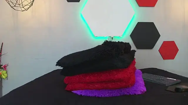 Snapshot of martinaclark chatting on 03.16.25 martinaclark online show from 03.16.25