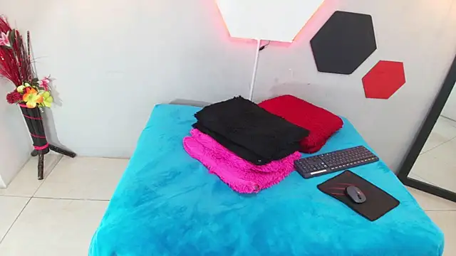 Snapshot of martinaclark chatting on 03.21.25 martinaclark online show from 03.21.25