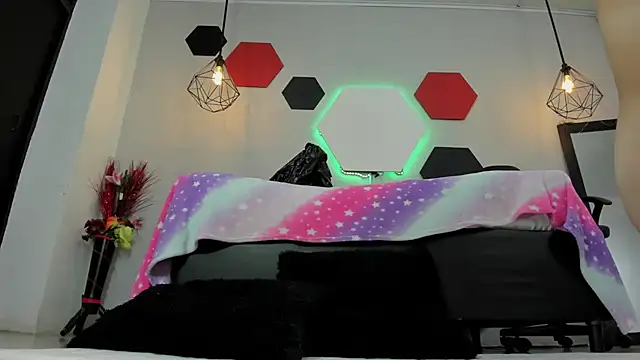 Snapshot of martinaclark chatting on 09.09.25 martinaclark online show from 09.09.25