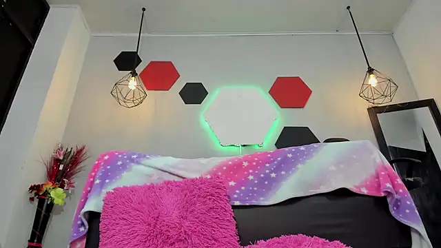 Snapshot of martinaclark chatting on 09.27.25 martinaclark online show from 09.27.25