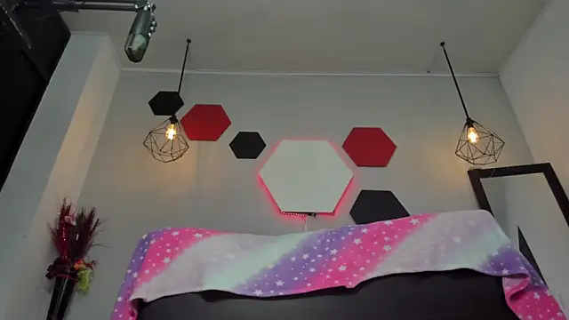 Snapshot of martinaclark chatting on 12.15.25 martinaclark online show from 12.15.25