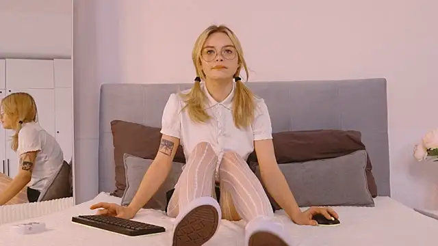 FapClubFamm online show from 09.13.25