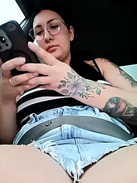 Snapshot of my-kitty chatting on 11.12.25 my-kitty online show from 11.12.25