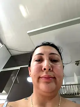 Snapshot of my-kitty chatting on 11.23.25 my-kitty online show from 11.23.25