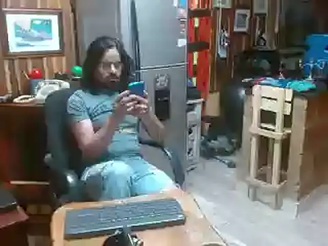 Snapshot of Dr_Pocholate84 chatting on 01.05.25 Dr Pocholate84 online show from 01.05.25