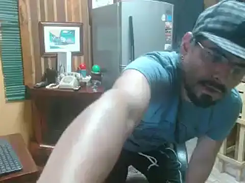 Snapshot of Dr_Pocholate84 chatting on 01.10.25 Dr Pocholate84 online show from 01.10.25