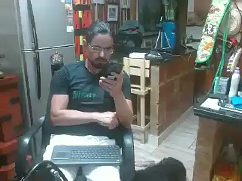 Snapshot of Dr_Pocholate84 chatting on 01.12.25 Dr Pocholate84 online show from 01.12.25