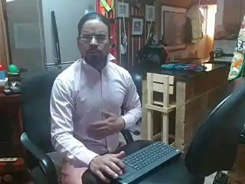 Snapshot of Dr_Pocholate84 chatting on 01.14.25 Dr Pocholate84 online show from 01.14.25