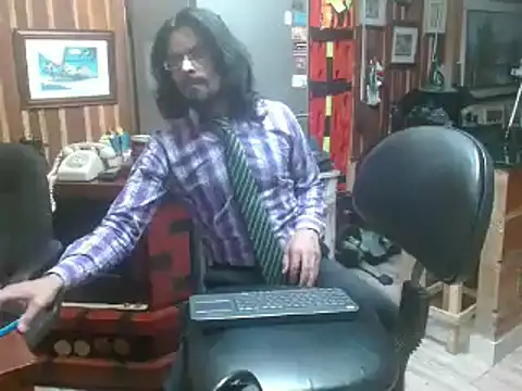 Snapshot of Dr_Pocholate84 chatting on 01.27.25 Dr Pocholate84 online show from 01.27.25