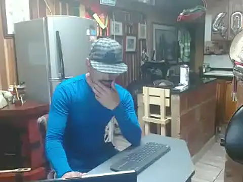 Snapshot of Dr_Pocholate84 chatting on 02.13.25 Dr Pocholate84 online show from 02.13.25