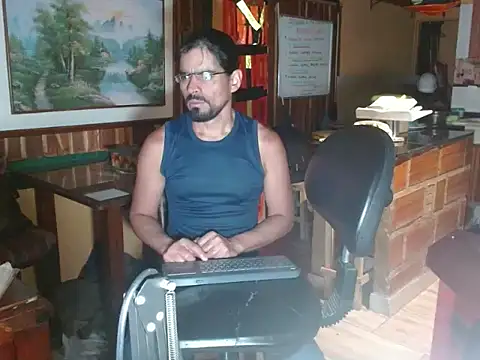Snapshot of Dr_Pocholate84 chatting on 05.15.26 Dr Pocholate84 online show from 05.15.26