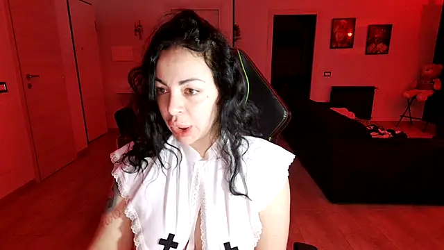 Snapshot of Chloe_Ricci chatting on 03.22.25 Chloe Ricci online show from 03.22.25