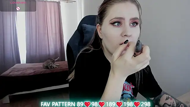 Olivia Munk online show from 03.15.25