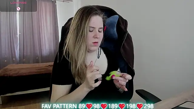 Olivia Munk online show from 03.19.25