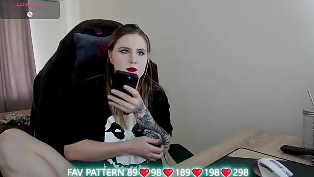 Olivia Munk online show from 03.20.25