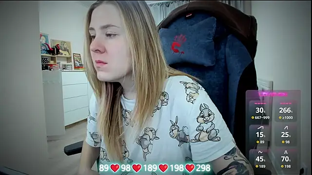 Olivia Munk online show from 11.18.25