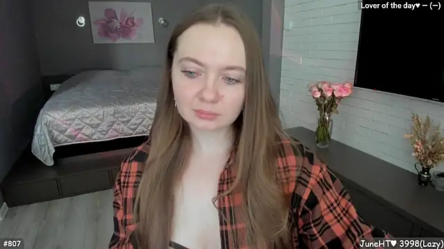 Snapshot of LizaGost chatting on 06.18.26 LizaGost online show from 06.18.26