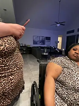 Snapshot of bbwredhead chatting on 11.20.25 bbwredhead online show from 11.20.25