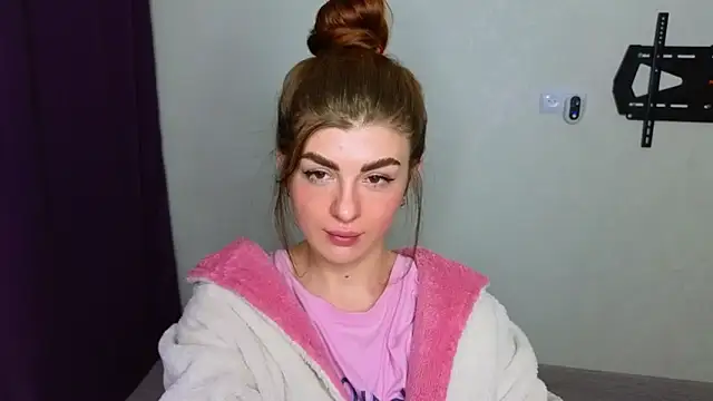  comefeelme  online show from 02.06.25