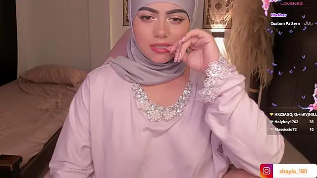 Snapshot of shayla_18 chatting on 03.11.25 shayla 18 online show from 03.11.25