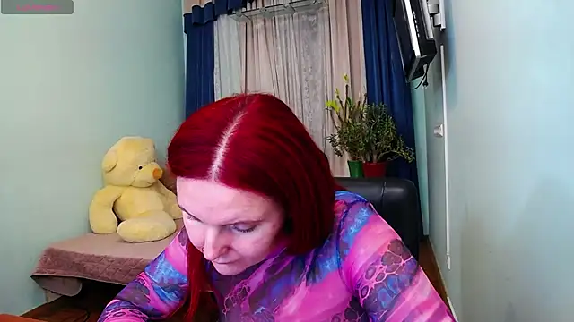 Snapshot of NikaLee chatting on 12.06.24 NikaLee online show from 12.06.24