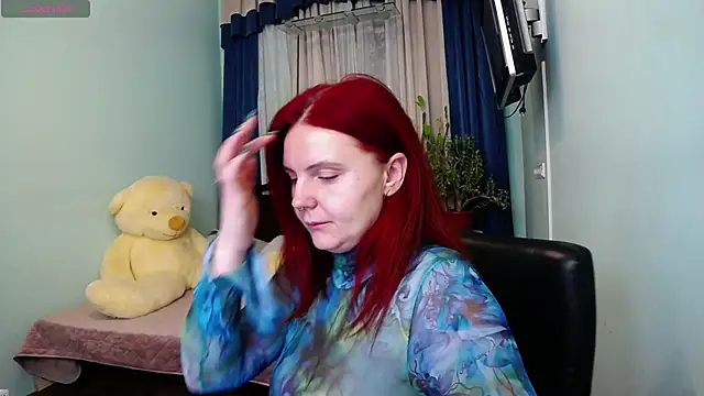 Snapshot of NikaLee chatting on 12.15.24 NikaLee online show from 12.15.24