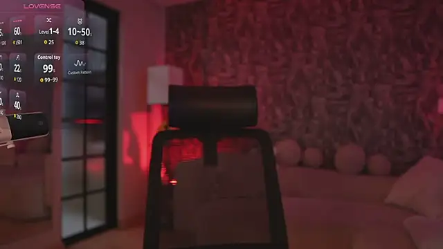 HannahW  online show from 09.21.25