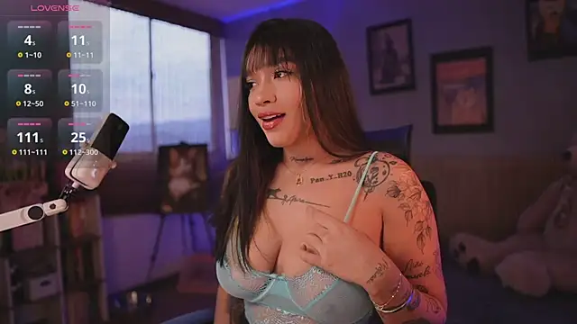 HannahW  online show from 11.15.25