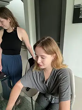 Nura n Sarah online show from 02.12.25