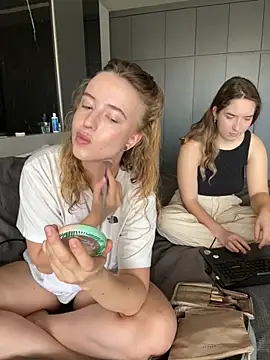 Nura n Sarah online show from 09.17.25