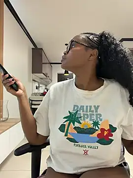Snapshot of Neelo-Smith chatting on 07.28.26 Neelo-Smith online show from 07.28.26
