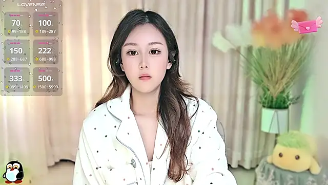 Snapshot of Aimee-520 chatting on 10.22.25 Aimee-520 online show from 10.22.25