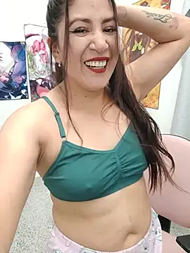 Snapshot of nammy__dirtyhott chatting on 05.28.26 nammy dirtyhott online show from 05.28.26