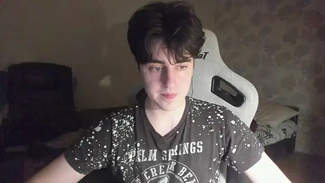 Snapshot of Knuckles17 chatting on 06.13.26 Knuckles17 online show from 06.13.26