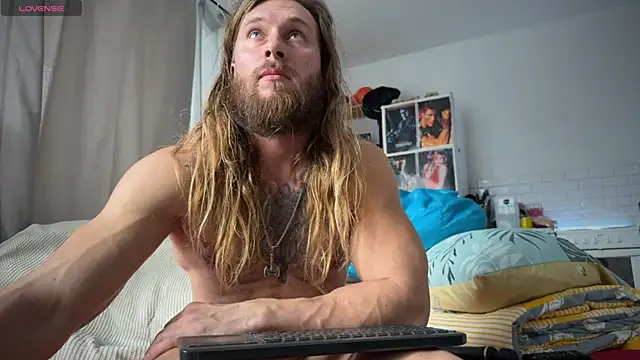 Snapshot of rusbigpaul chatting on 02.22.25 rusbigpaul online show from 02.22.25