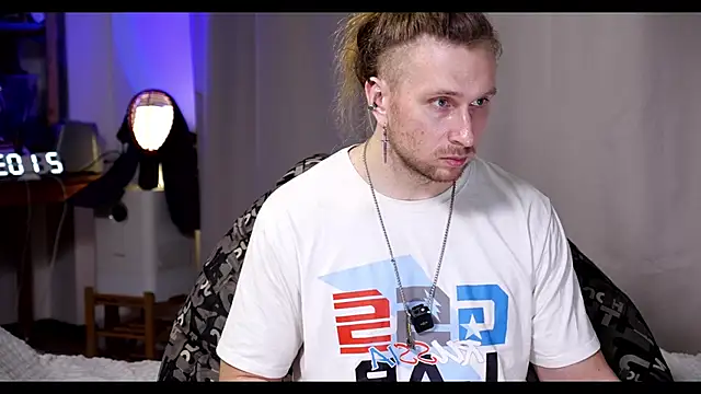 Snapshot of rusbigpaul chatting on 12.18.25 rusbigpaul online show from 12.18.25