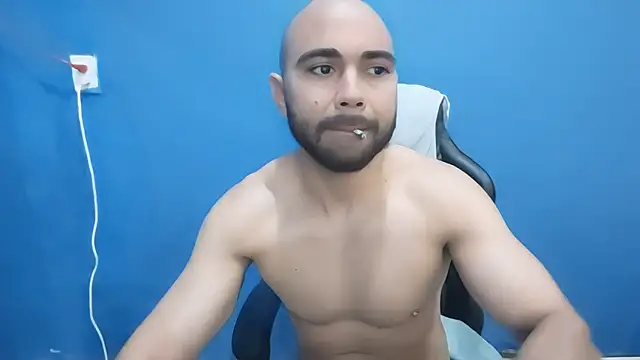 Snapshot of ElmaCannon chatting on 03.08.25 ElmaCannon online show from 03.08.25