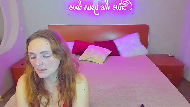 Snapshot of MagicEyess chatting on 12.15.25 MagicEyess online show from 12.15.25