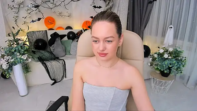 MiracleCurly online show from 11.03.25