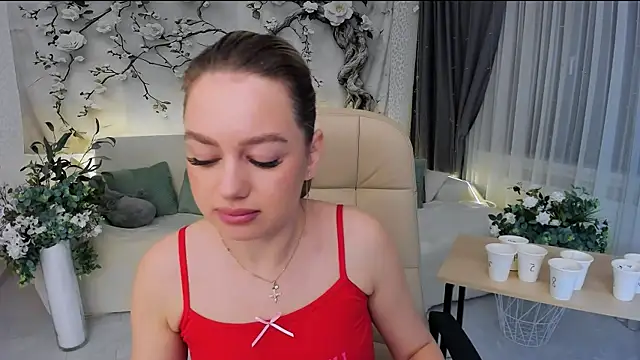 MiracleCurly online show from 11.04.25