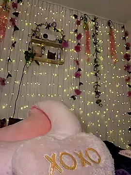 Snapshot of Lilmissvyx chatting on 01.21.25 Lilmissvyx online show from 01.21.25