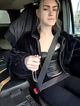 Snapshot of Lilmissvyx chatting on 02.05.25 Lilmissvyx online show from 02.05.25