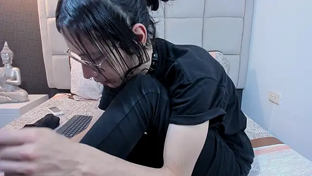 Hecatee 77 online show from 02.01.25