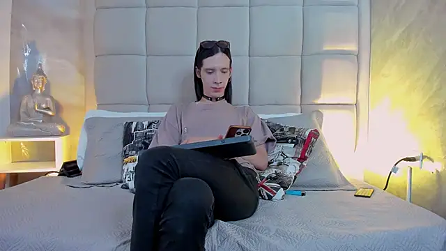 Hecatee 77 online show from 10.28.25